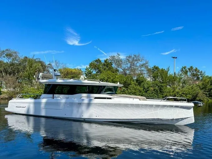 2022 Axopar 45 XC Cross Cabin for Sale