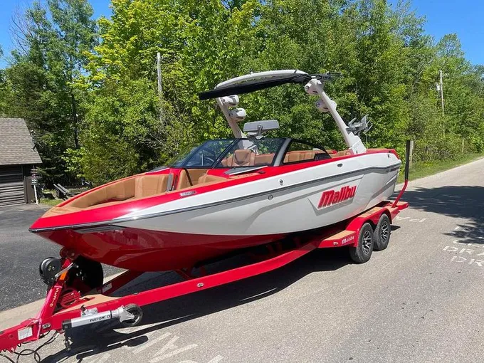 2023 Malibu 23 LSV for Sale