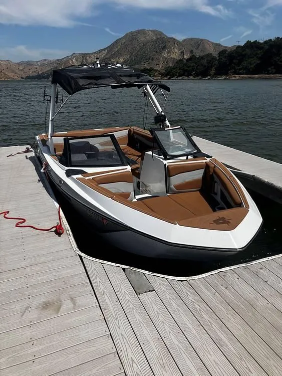 2023 Axis Boats T220 for Sale
