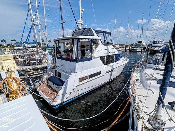 1998 Carver 355 Aft Cabin Motor Yacht for Sale