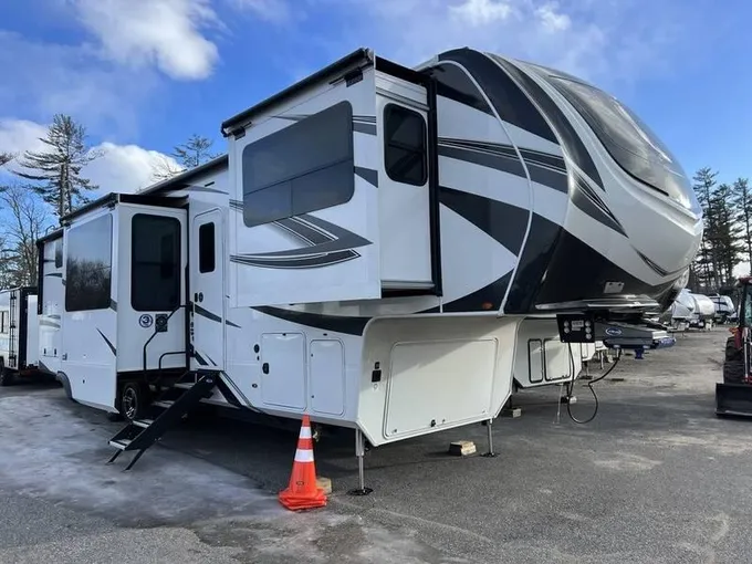 2024 Grand Design Solitude 380FL 41ft for Sale