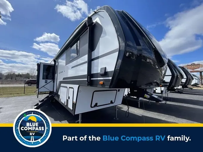 2024 East To West East To West Blackthorn 3700BH-OK 40ft for Sale
