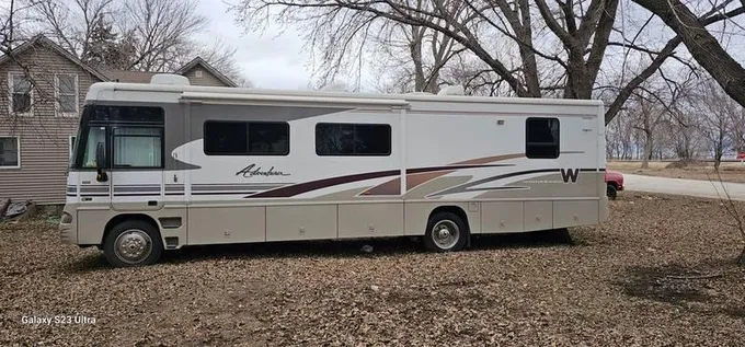 2004 Winnebago Adventurer 35U 35ft for Sale