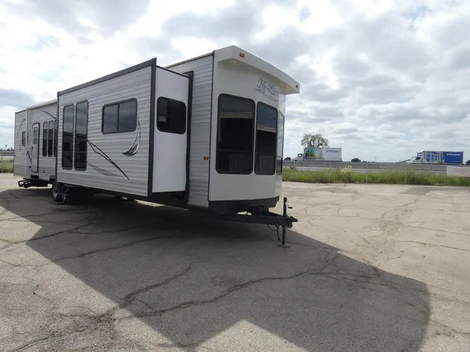 2021 HL Enterprise Hy-Line HY42 42ft for Sale