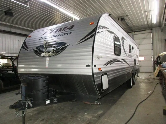2015 Forest River Puma Canyon Cat 27FQC 27ft for Sale