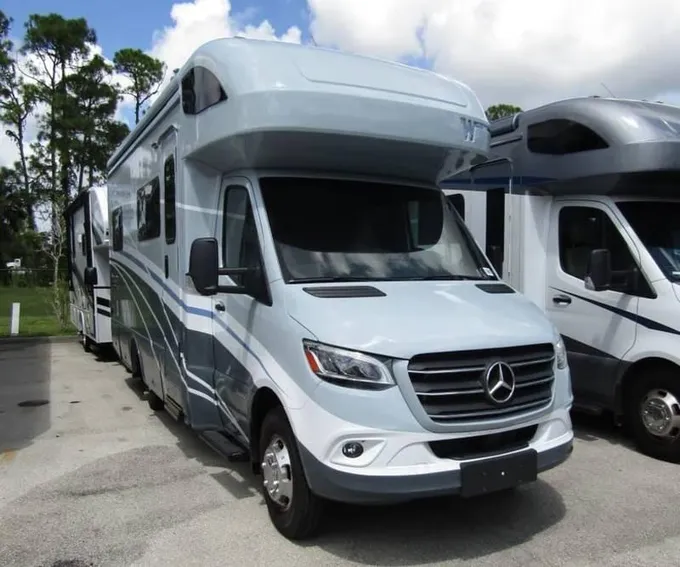 2024 Winnebago Navion IM524V-L 25ft for Sale