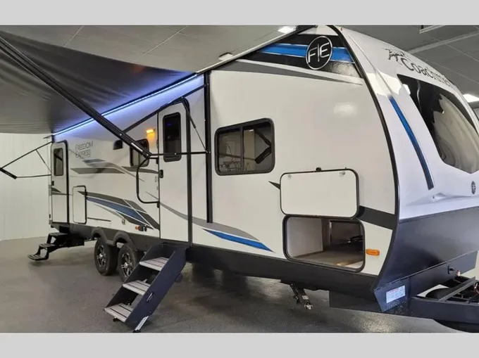 2024 Coachmen Freedom Express Ultra Lite 288BHDS 32ft for Sale