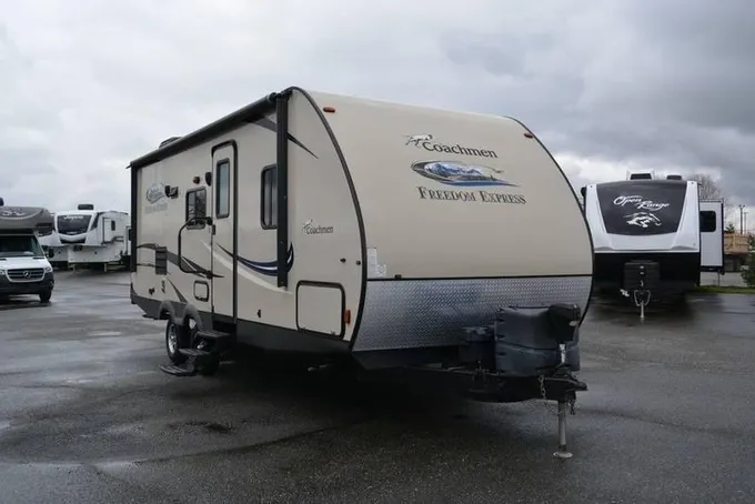 2015 Coachmen Freedom Express 236BHS 23ft for Sale