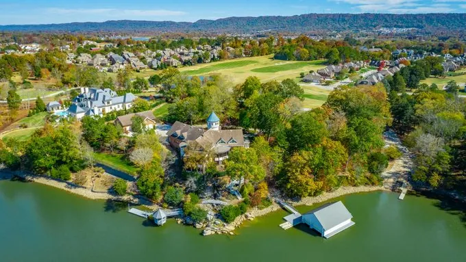 7998 Giorgio Circle, Ooltewah, TN 37363 for Sale
