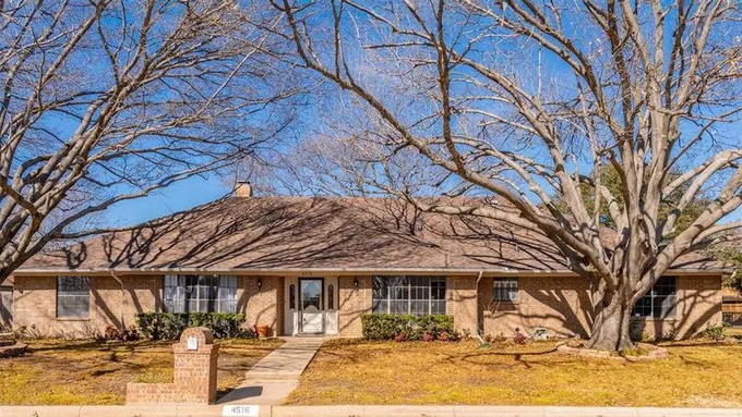 4516 French Lake Dr, Fort Worth, TX 76133 for Sale