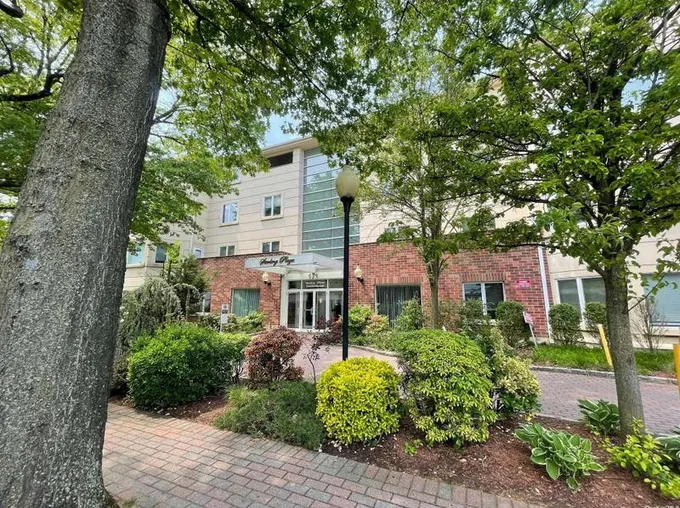 171 Great Neck Rd #3O, Great Neck, NY 11021 - MLS 3525300 for Sale