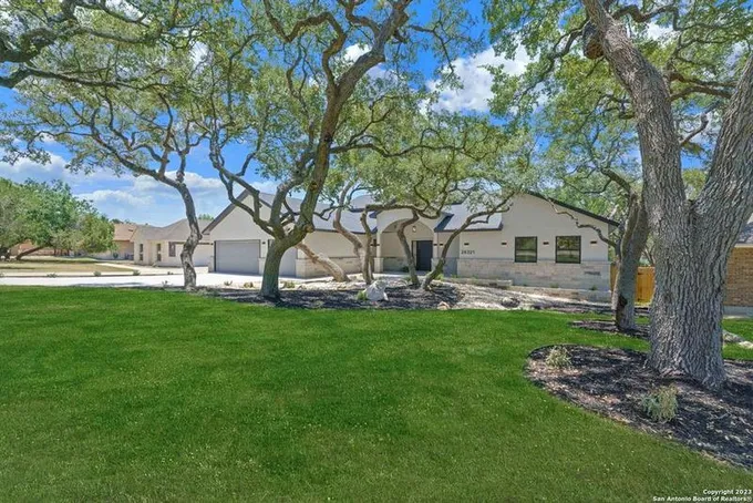 26321 WHITE EAGLE DR, San Antonio, TX 78260-6438 for Sale