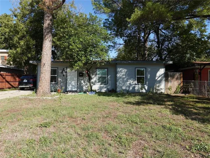 4517 Reaford Dr, Haltom City, TX 76117 for Sale