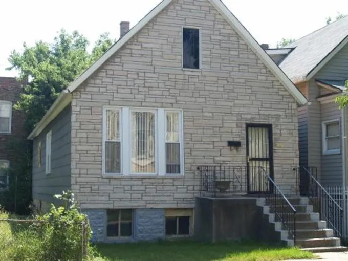 7805 South Dobson Avenue, Chicago, IL 60619 for Sale