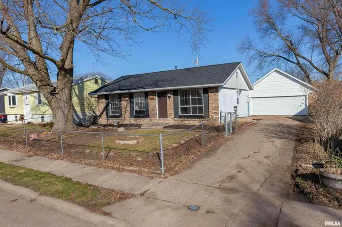 3530 W 29TH ST, Davenport, IA 52804 Single Family Residence For Sale  MLS# QC4250068