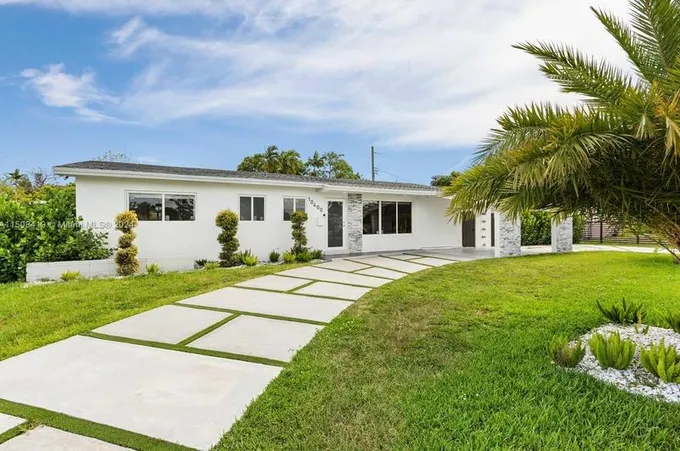 10400 SW 42nd St, Miami, FL 33165 - MLS A11508419 for Rent