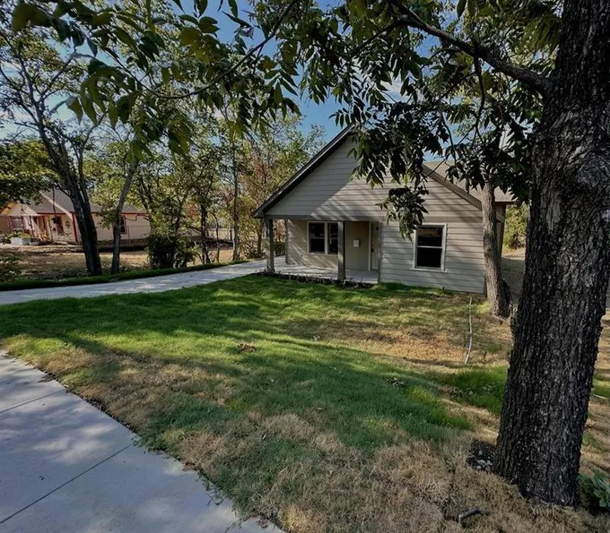 1319 E Tucker St, Fort Worth, TX 76104 for Sale