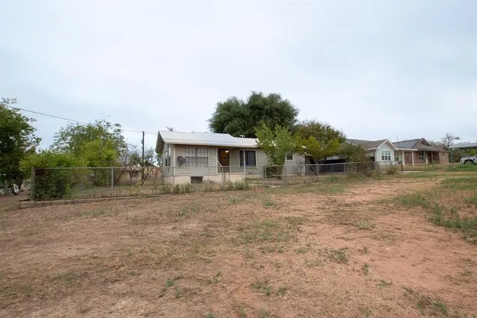 1607 E Ave H Ave, Lampasas, TX 76550 for Sale