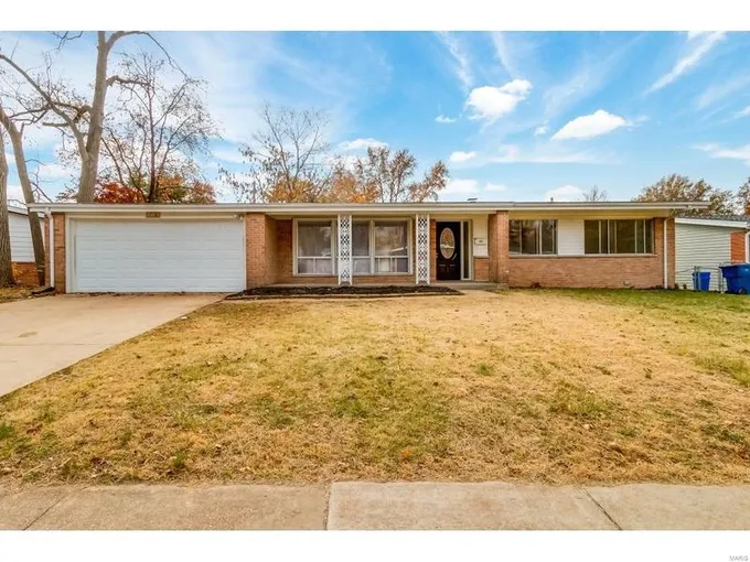 1580 Yearling Drive, Florissant, MO 63033 for Sale