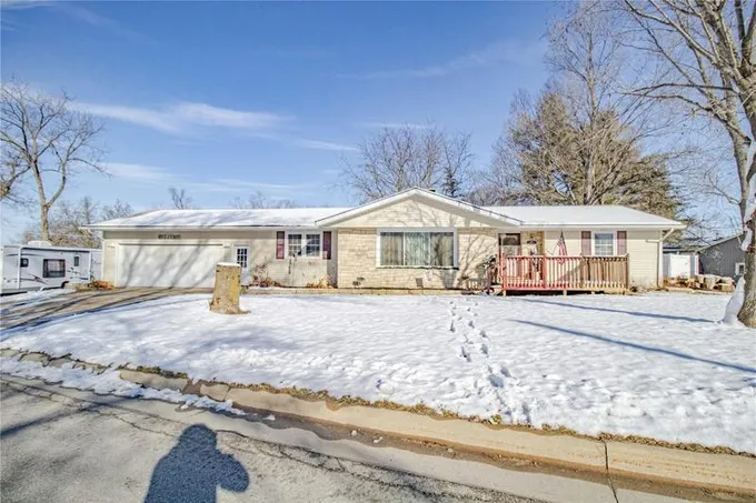 303 CHERRY ST, Anamosa, IA 52205 Single Family Residence For Sale  MLS# 2308094