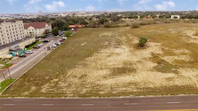 210 Calle Del Norte, Laredo, TX 78041 for Sale