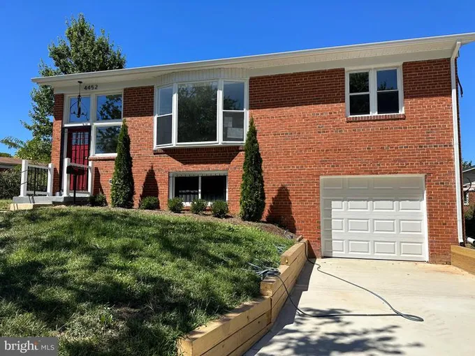 4452 Hilltop Terrace Southeast, Washington, DC 20019 for Sale