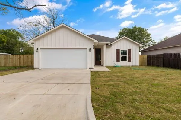 404 Erie St, Cleburne, TX 76031 for Sale