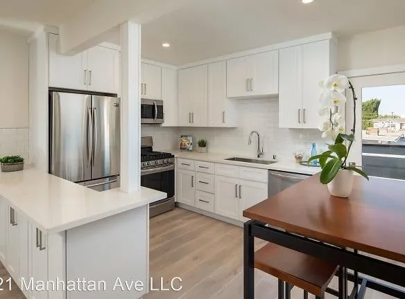 715 S Prospect Ave - Manhattan Beach, CA 90266 - Home For Rent