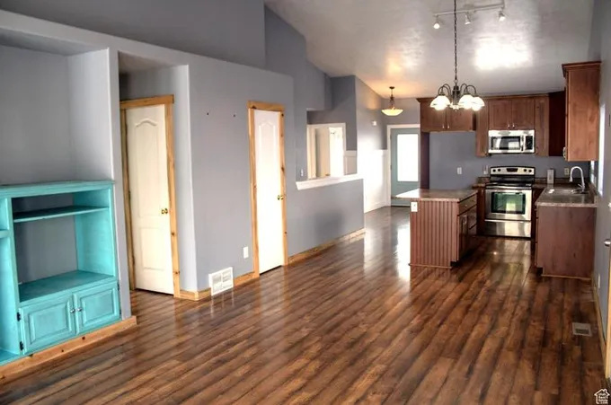 1516 N Drysdale Way W, Tooele, UT 84074 - MLS 1980866 for Sale