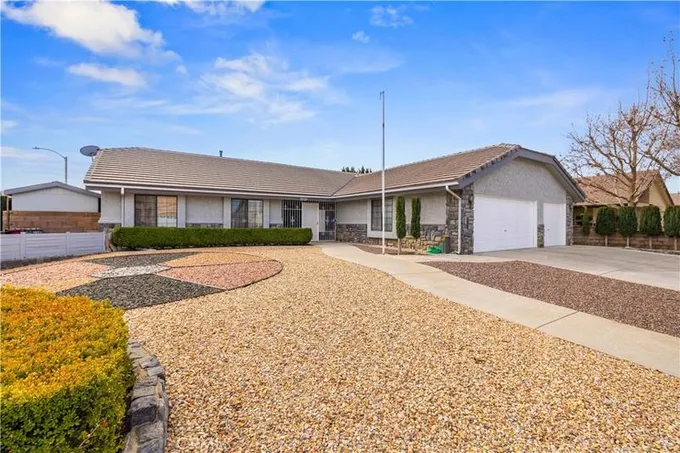 3732 West W Avenue, Lancaster, CA 93536 for Sale