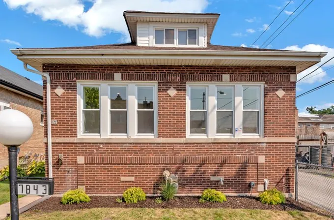 7843 South Clyde Avenue, Chicago, IL 60649 for Sale