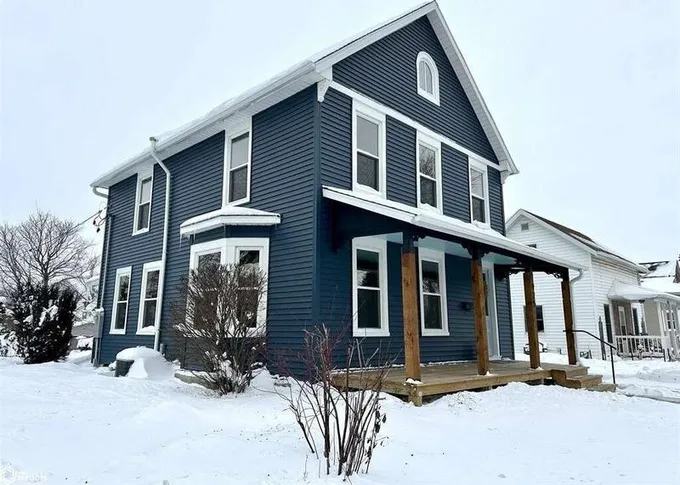 925 Spring Street, Grinnell, IA 50112  620340404 for Sale