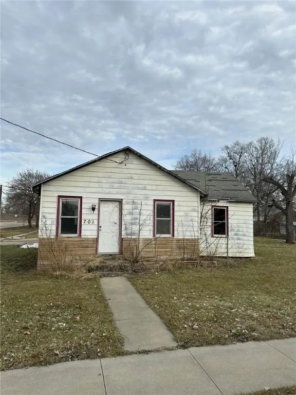 701 SE 11TH ST, Des Moines, IA 50309 Single Family Residence For Sale  MLS# 689370