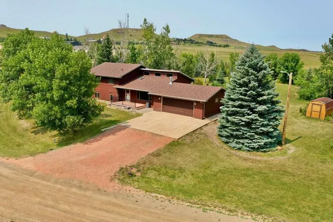 403 8th St NE, Bowman, ND 58623  617992291 for Sale