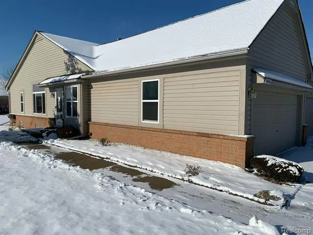 34463 MANOR RUN CIR, Sterling Heights, MI 48312 Condominium For Sale  MLS# 20240005759