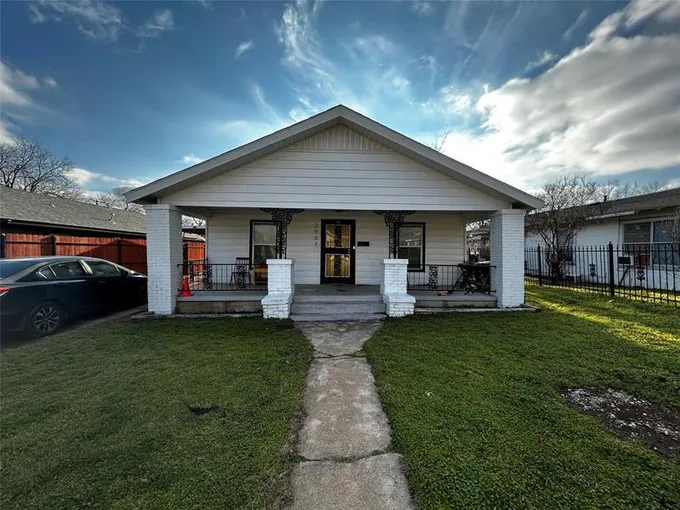 2907 25th St, Fort Worth, TX 76106 for Sale
