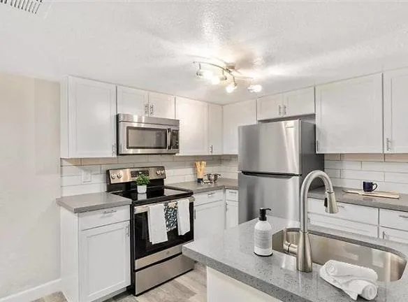 Metro At Downtown Mesa Apartments - 123 North Robson - Mesa, AZ Apartments for Rent