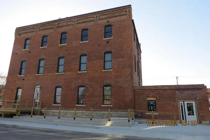 120 E Pleasant, Suite B, Maquoketa, IA 52060  619780429 for Rent