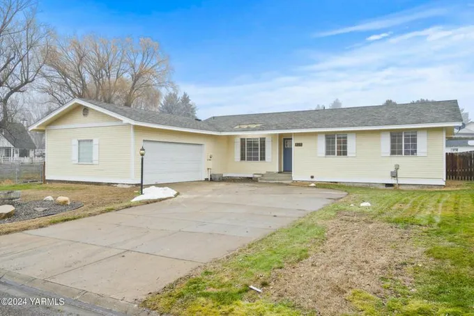 405 GLENWOOD DR, Zillah, WA 98953 Single Family Residence For Sale  MLS# 24-159