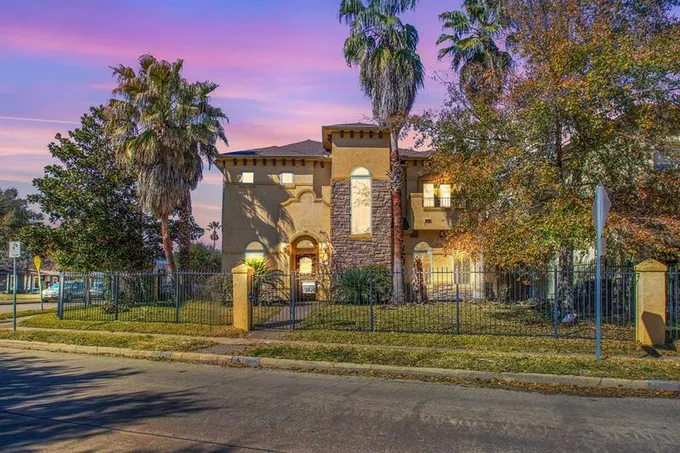 3108 Mcculloch Cir, Houston, TX 77056 for Sale