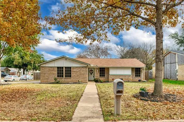 5301 SCHOOL HILL CIR, Arlington, TX 76017 Single Family Residence For Sale  MLS# 20497124