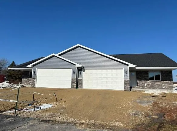 2402 Jacobsen Rd unit 1 - Neenah, WI 54956 - Home For Rent