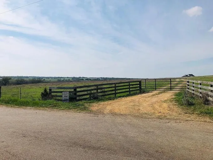 2511 Kallus Rd, La Grange, TX 78945 for Sale