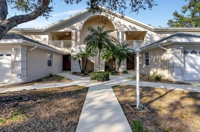 7234 Eleanor Cir #102, Sarasota, FL 34243 - MLS A4597413 for Sale