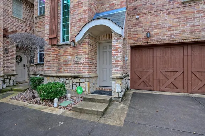 2129 Parkview, Carrollton, TX 75006 for Sale