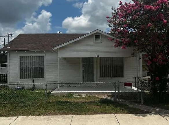 101 N Iowa Ave - Weslaco, TX 78596 - Home For Rent