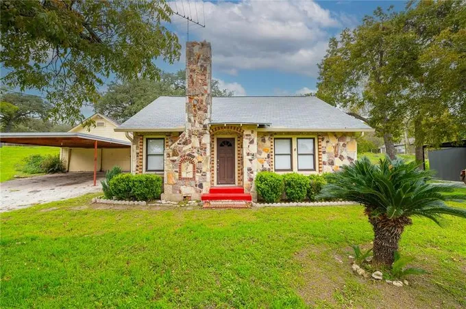 816 S AUSTIN ST, Seguin, TX 78155 Single Family Residence For Sale  MLS# 431133
