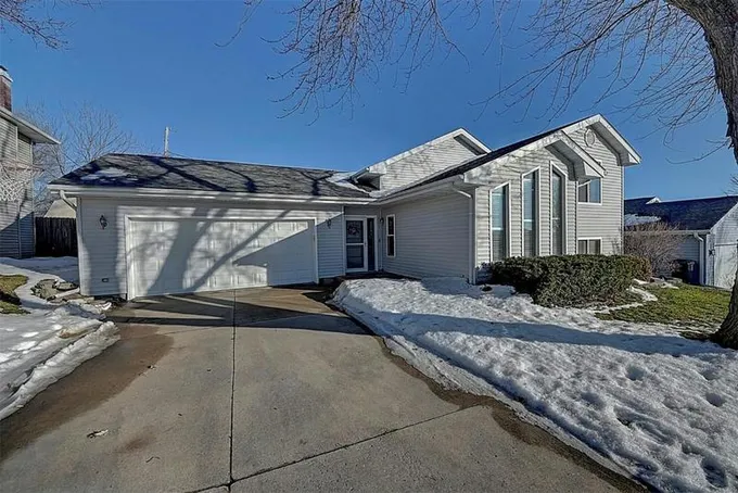 1727 26TH ST NW, Cedar Rapids, IA 52405 Single Family Residence For Sale  MLS# 2400588