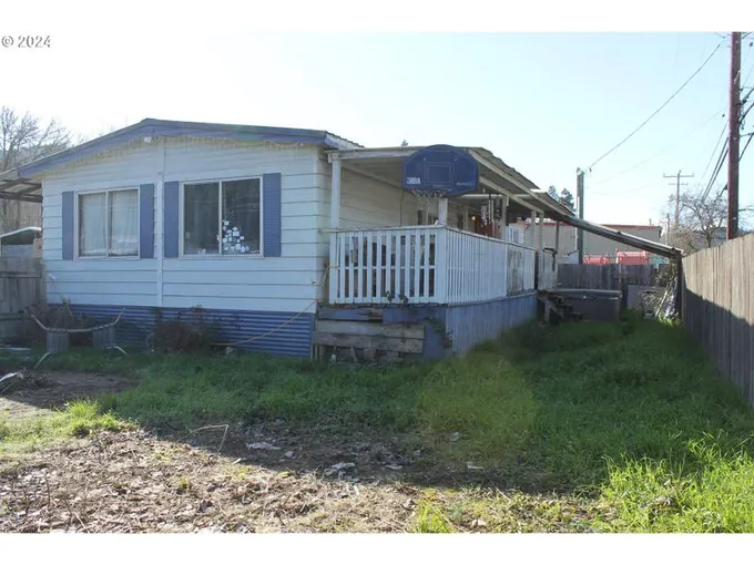 110 ROSE AVE, Myrtle Creek OR 97457 for Sale