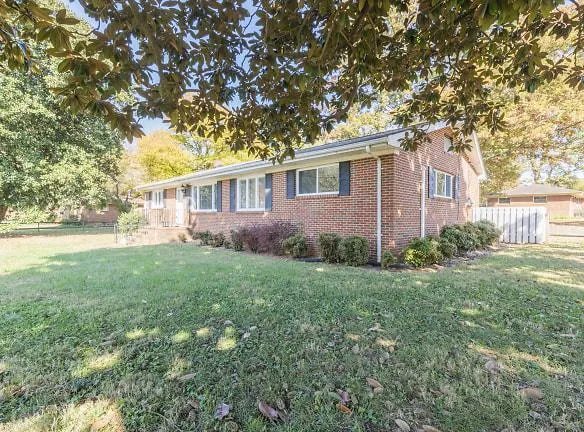 4408 Oak Dr - Charlotte, NC 28269 - Home For Rent